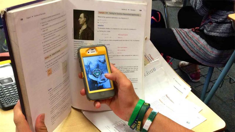 Sunteti de acord cu interzicerea telefoanelor mobile in scoli?