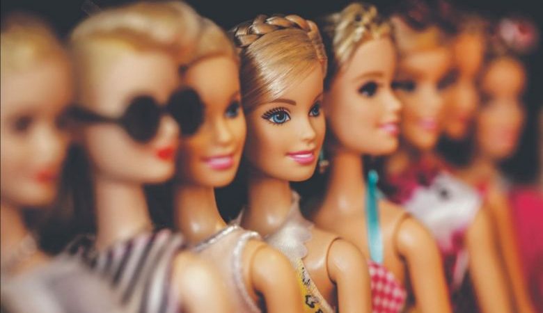 Papusa Barbie aniverseaza 60 de ani.  Calatoria brandului a inceput in 1959 si de atunci Barbie continua sa fie o sursa de inspiratie pentru fetitele din intreaga lume