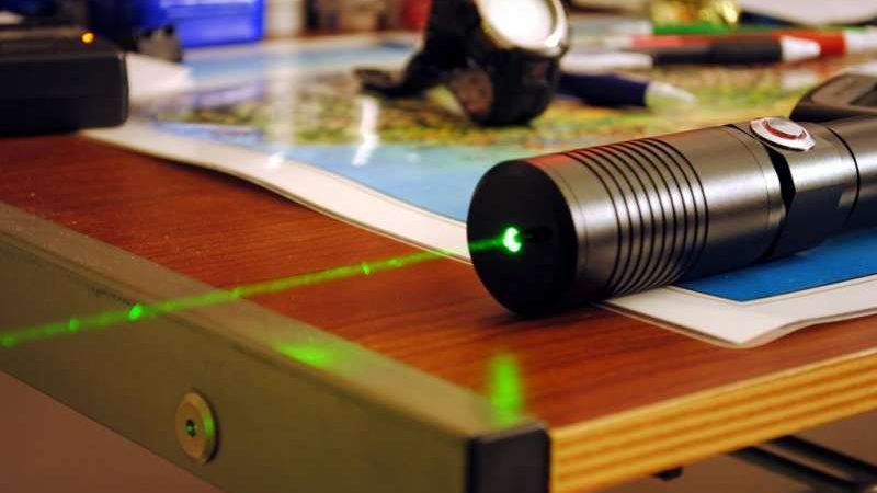 Jucarii cu laser, periculoase pentru copii. ANPC a demarat controale in toata tara