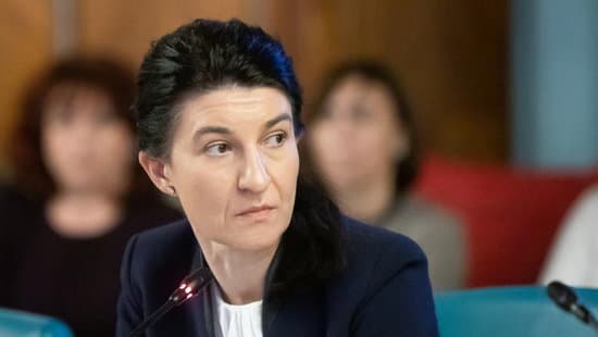 Ministrul muncii: Recomandăm flexibilizarea programului de lucru pentru părinţii care nu au cu cine să îşi lase copiii acasă