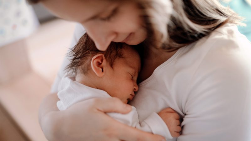 Acordarea indemnizaţiei pentru creşterea copilului va fi prelungită până la data de 31 decembrie