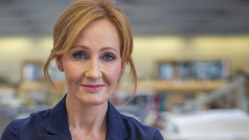 J.K. Rowling: “Sunt îngrijorată de explozia uriașă de femei tinere care doresc să își schimbe sexul”